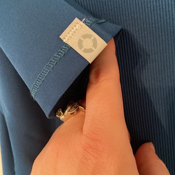 Cherokee Infinity V Neck Scrub top two front pockets size XS in Caribbean Blue - Picture 10 of 10